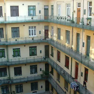 https://1st-apartments-and-hostel.inbudapesthotels.com
